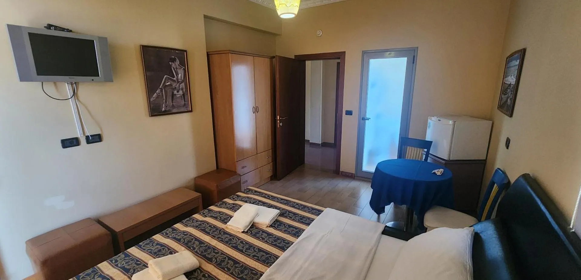 ***  Hotel Vlora Albania